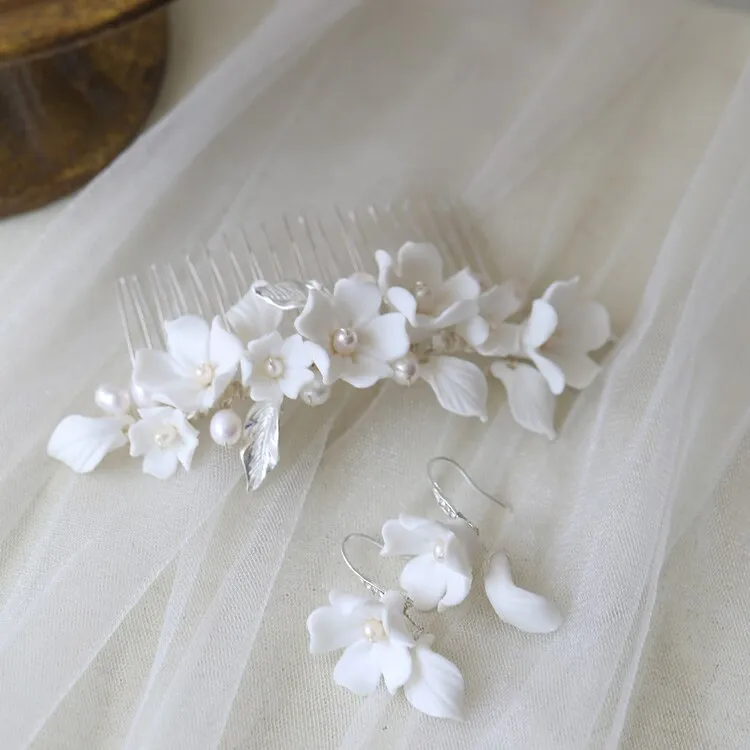 Aislyn White Ceramic Floral Pearl Hair Comb