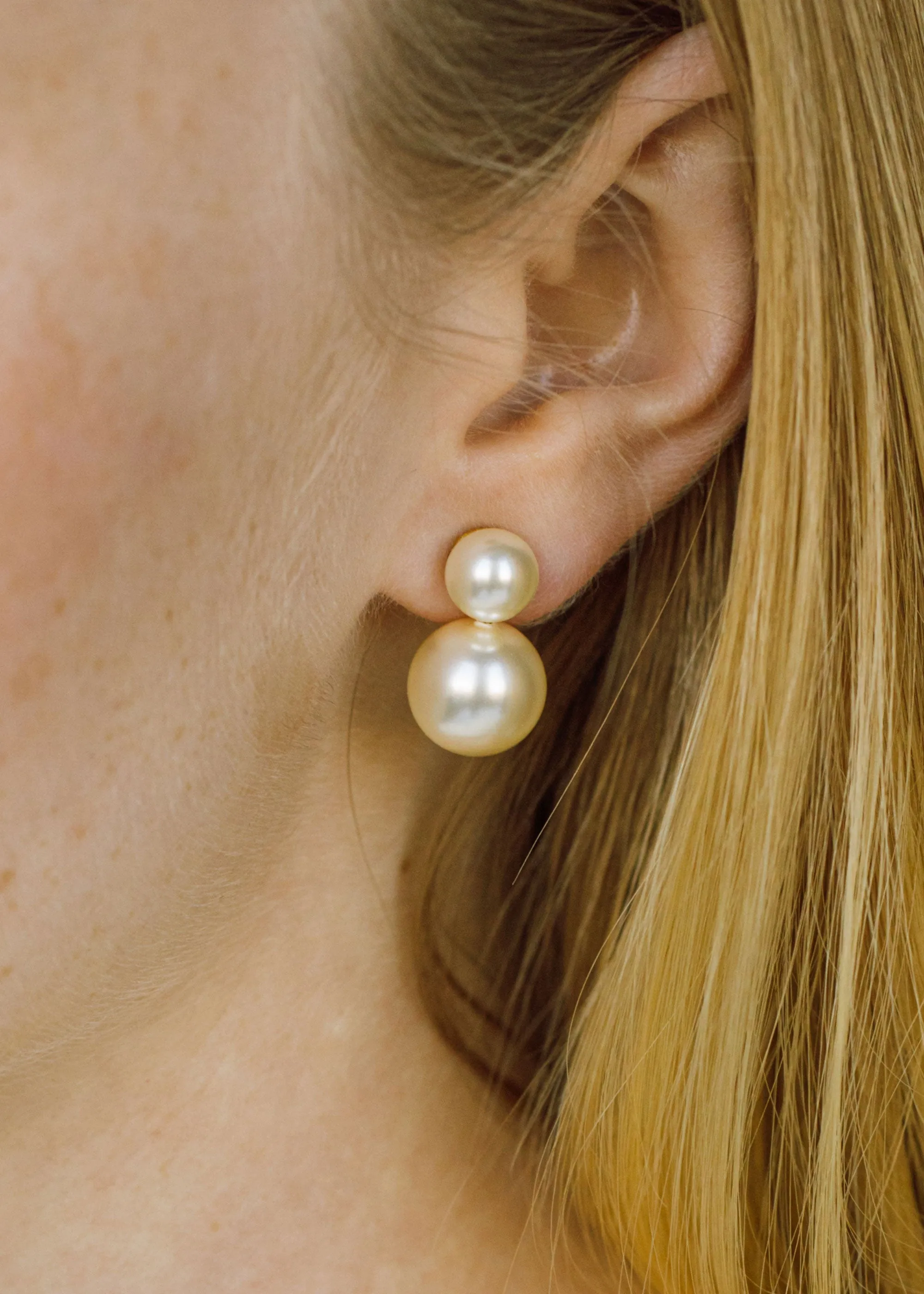 Iris Pearl Earrings -- Pearl