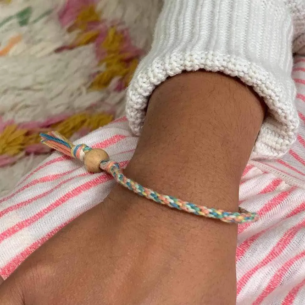 Make Your Own Friendship Bracelets